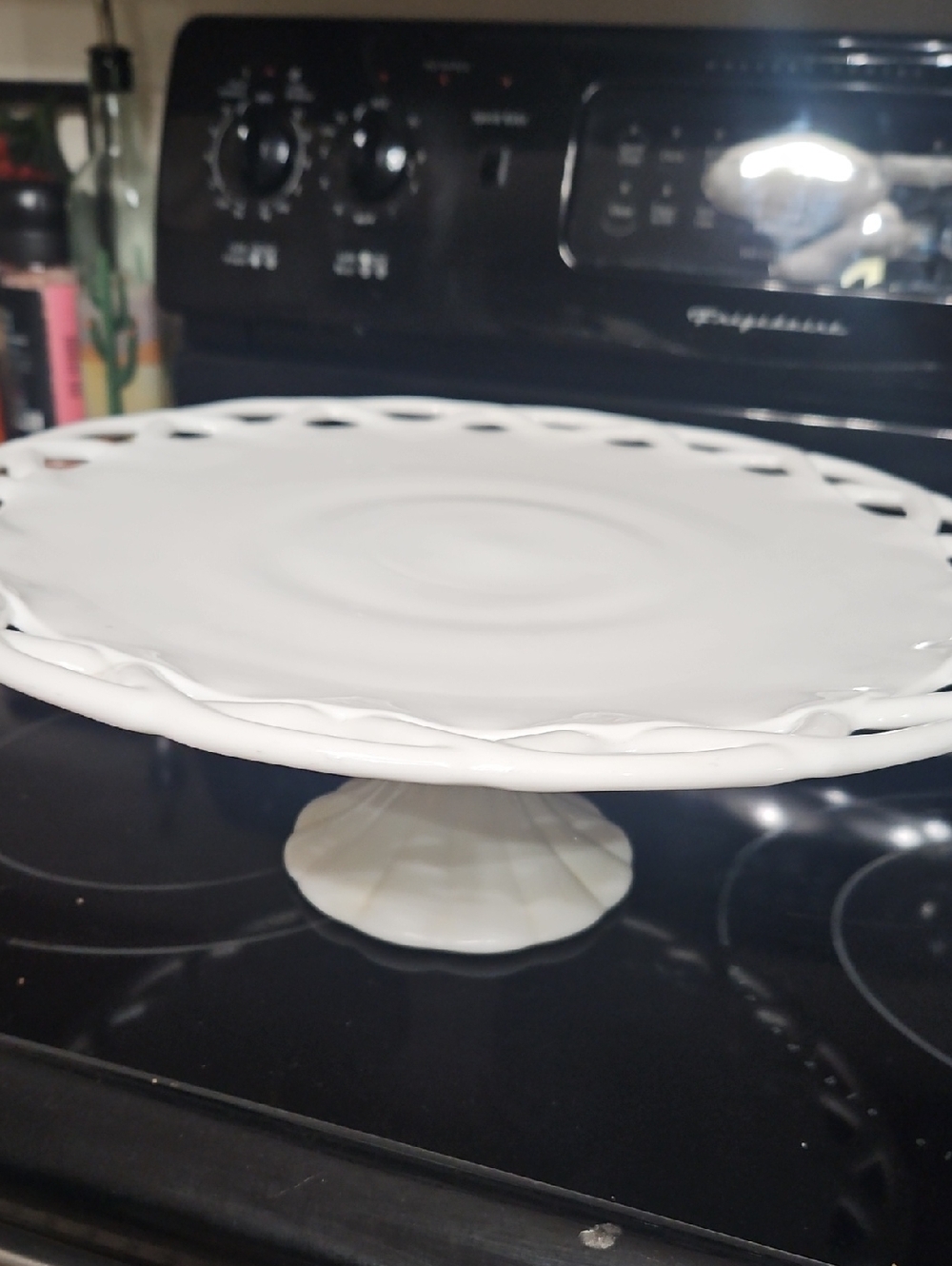 Source Unknown White Ceramic Pedestal Cake Stand with Scalloped Edge